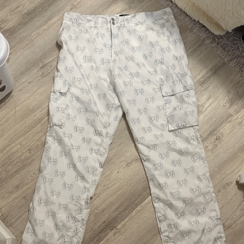 Forever 21 White Patterned Cargo Pants